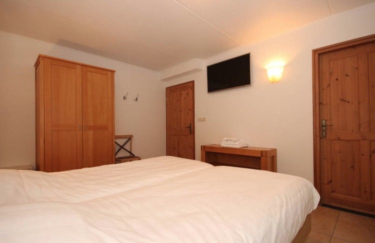 Bedroom with double bed in 6 pers. luxury wheelchair friendly villa, De Cocksdorp, Texel for ultimate comfort.