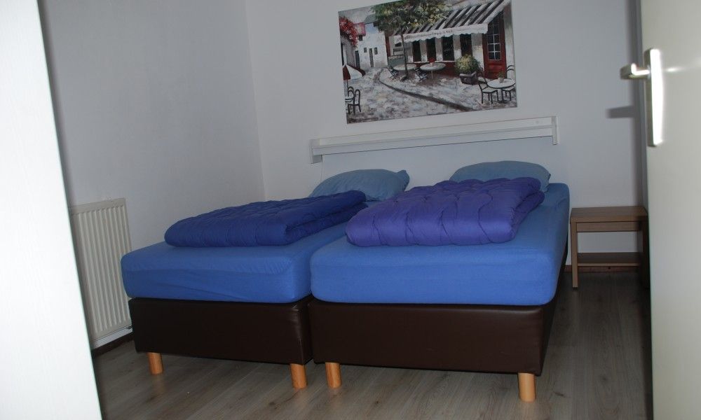 Gemuetliches Schlafzimmer in Krim 661 mit Sauna, Stuha und Grill, ein Bungalow in De Cocksdorp, Texel. Perfekt fuer einen entspannten Aufenthalt auf den Watteninseln.