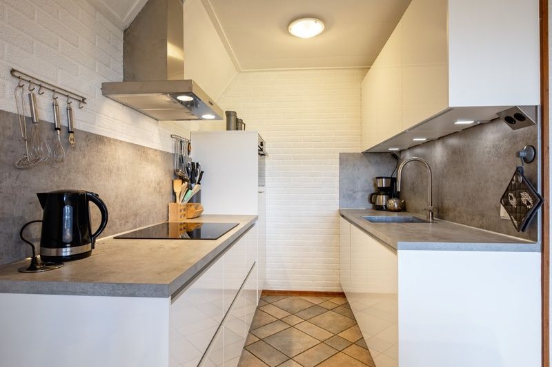 Stilvolle Kueche im Ferienhaus Schelpenoord 129, De Cocksdorp, Texel mit modernen Geraeten.