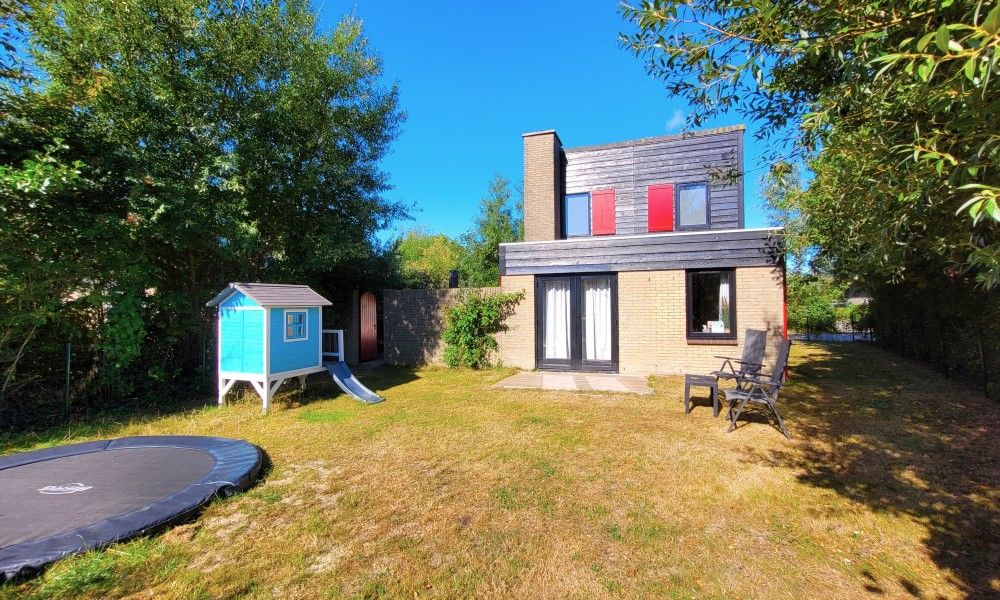 Geniet van de rust bij Het Eiland Gevoel, een vakantiehuis in De Cocksdorp, Texel, met een ruime tuin en speelruimte voor kinderen.