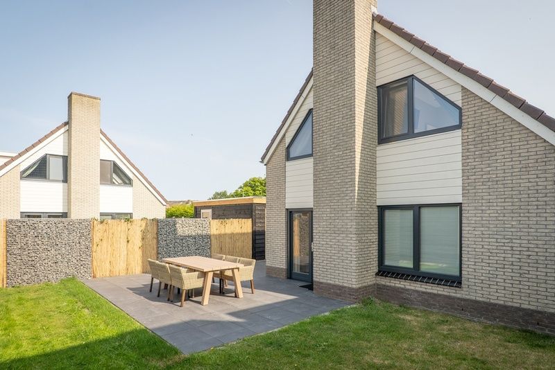 Aussenterrasse von Typ B-12 Hodshonstraat, Ferienhaus in De Cocksdorp, Texel, ideal fuer Mahlzeiten im Freien.