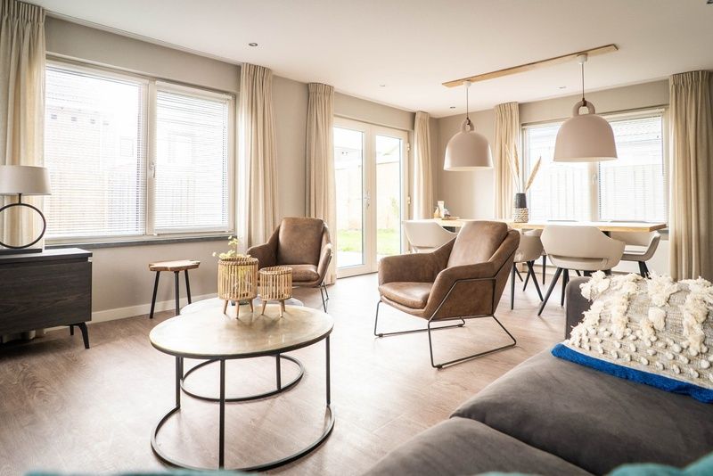 Helles und offenes Wohnzimmer von Typ B-12 Hodshonstraat, Ferienhaus in De Cocksdorp, Texel, mit moderner Einrichtung.