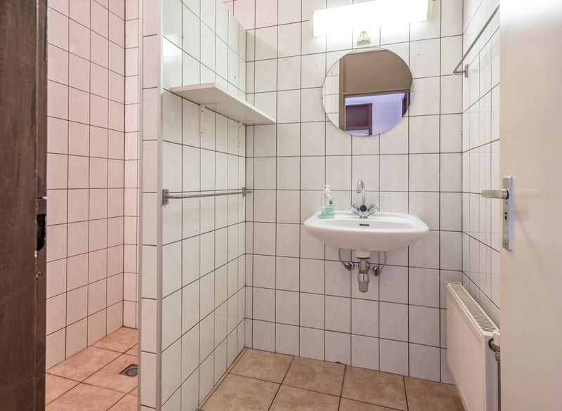 Frisches Badezimmer mit Dusche im Ferienhaus Slufterhoek 114, De Cocksdorp, Texel.