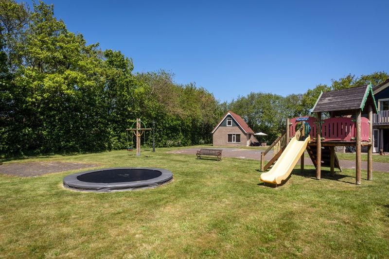 Spielplatz im Bungalow De Witte Hoek 5 pers. 142, De Cocksdorp, Texel.