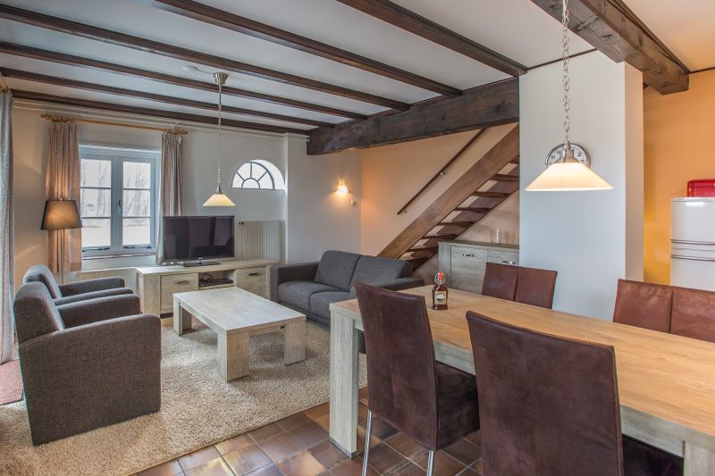 Cozy living room in Type T-3 vacation home, De Cocksdorp, Texel, with comfortable seating area.