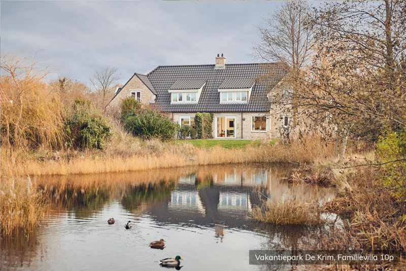 Familievilla 10 persoons in De Cocksdorp, Texel met vijver en natuur.