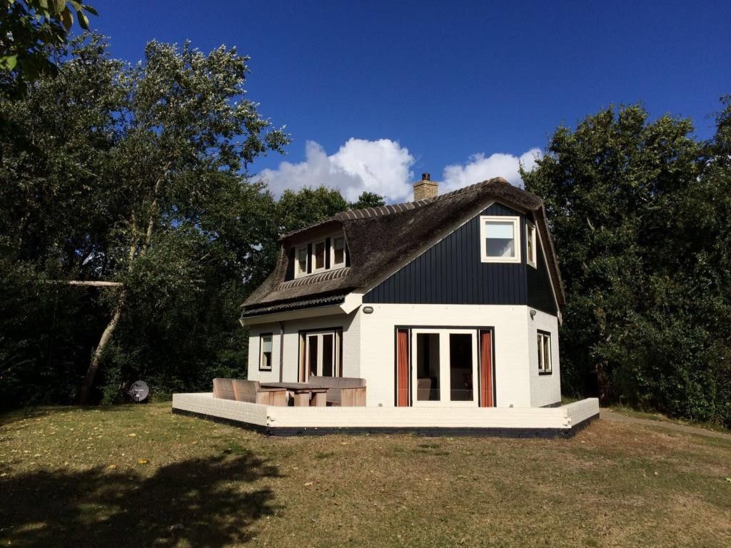 Velduil vakantiehuis met terras in De Cocksdorp, Texel, ideaal voor ontspanning.