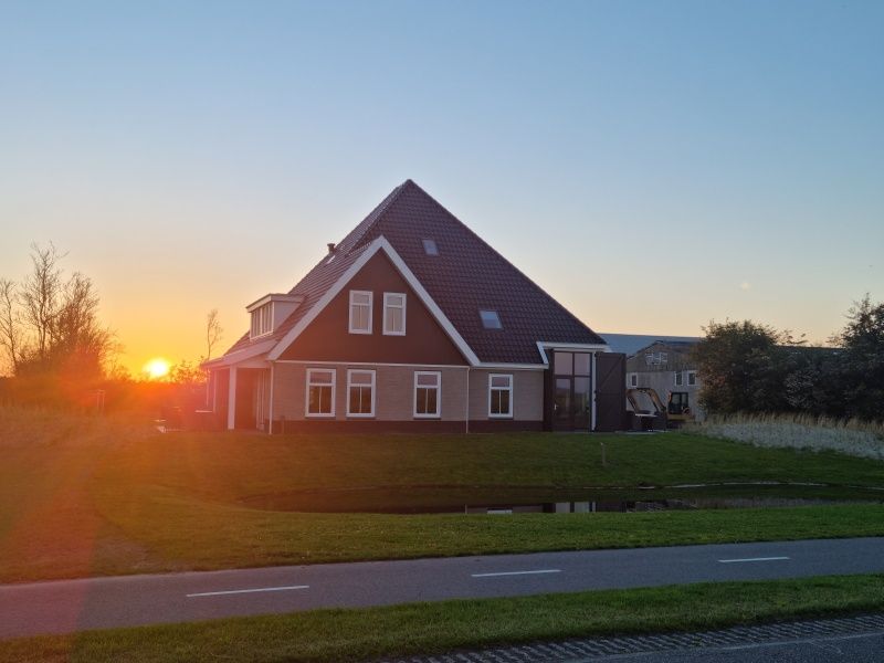 Ferienhaus De Slufter in De Cocksdorp Texel bei Sonnenuntergang, ein ruhiges Ferienhaus.