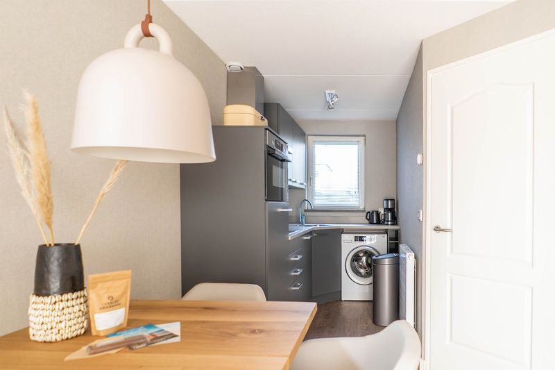 Compact kitchen in Type D Kikkertstraat, De Cocksdorp, Texel, equipped with modern appliances for a comfortable stay.