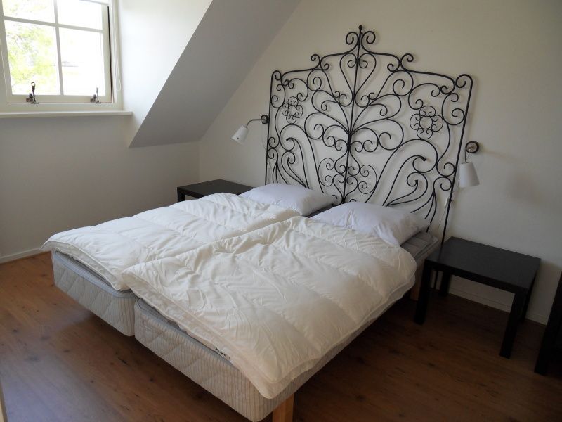 Zweites Schlafzimmer in Typ 7 - 2107 Ferienhaus De Cocksdorp Texel mit eleganter Einrichtung und viel Tageslicht.