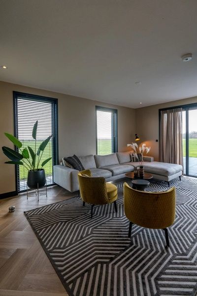 Bright living room in 6 person vacation home in De Cocksdorp Texel with modern furnishings.