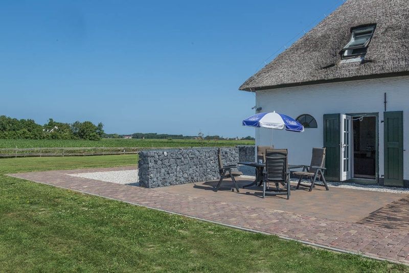 Terras met uitzicht bij Type T-4 vakantiehuis, De Cocksdorp, Texel.