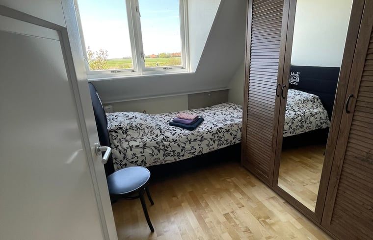 Bedroom with single bed in Holiday home in De Cocksdorp, Texel, Wadden Islands with view.