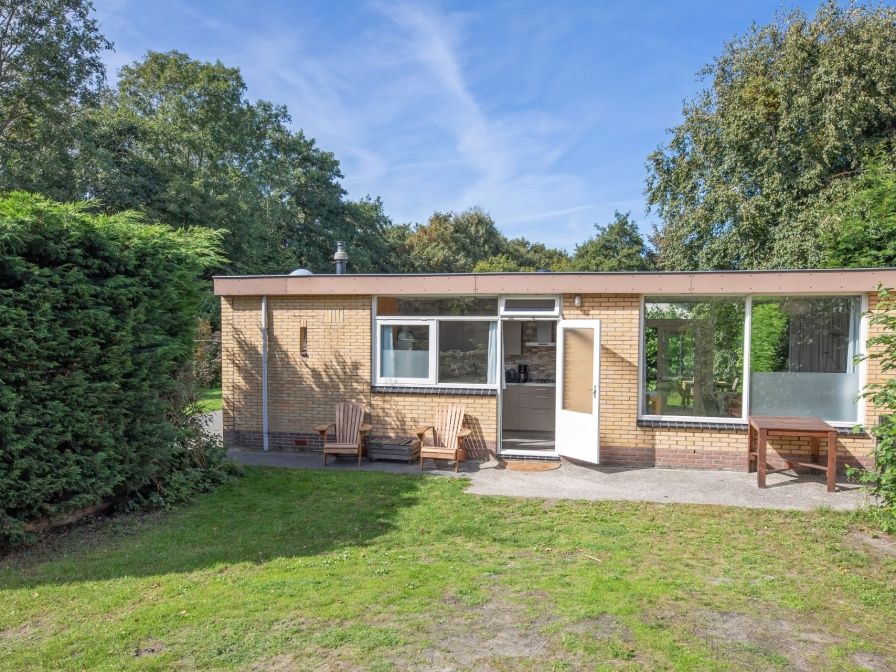 Bungalow Tamarisk 164 - Bartje in De Cocksdorp, Texel mit sonniger Terrasse und gruener Umgebung.
