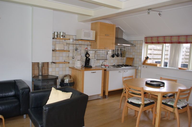 Cozy kitchen in Kikkertstraat 067, De Cocksdorp, Texel, complete with modern appliances.