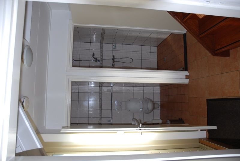 Modern bathroom in Kikkertstraat 067, De Cocksdorp, Texel, with shower and toilet.