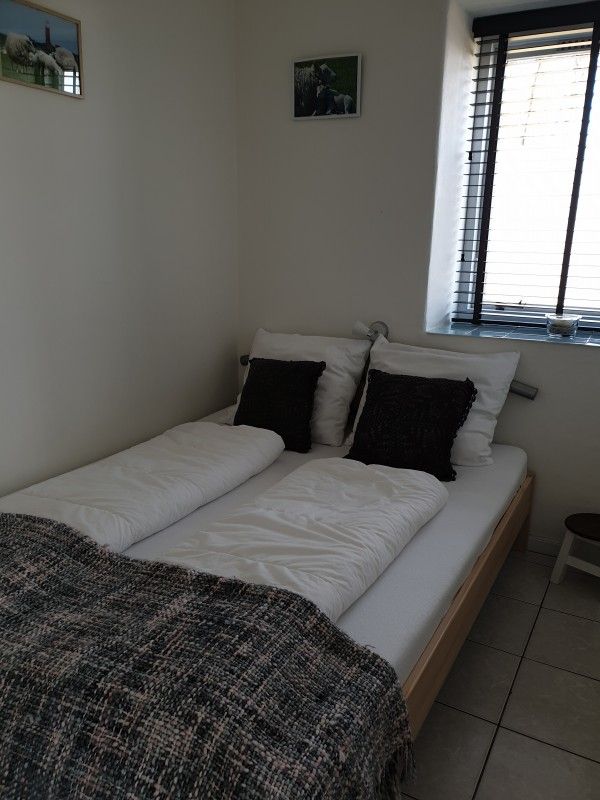 Second bedroom with comfortable bed at Holiday homes Family Bouthoorn, Texel.