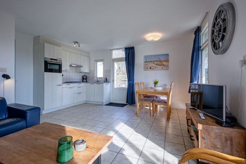 Vakantiehuis Slufterduin 52a, De Cocksdorp, Texel met moderne keuken en eetgedeelte.