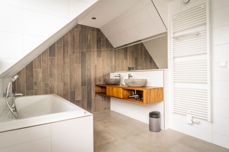 Stylish bathroom in Type B-10 Hodshonstraat vacation home, De Cocksdorp, Texel, luxury stay on the Wadden Islands.