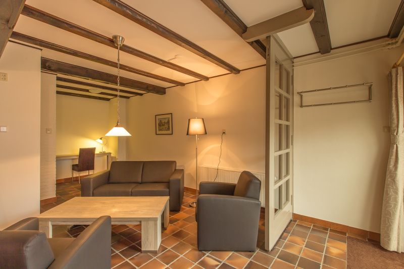 Gezellige woonkamer van Type S-2 vakantiehuis in De Cocksdorp, Texel met comfortabele zitruimte.