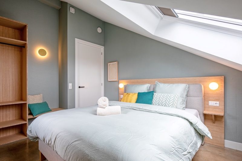 Schlafzimmer im Ferienhaus Brakzand, De Cocksdorp Texel, mit bequemem Doppelbett.