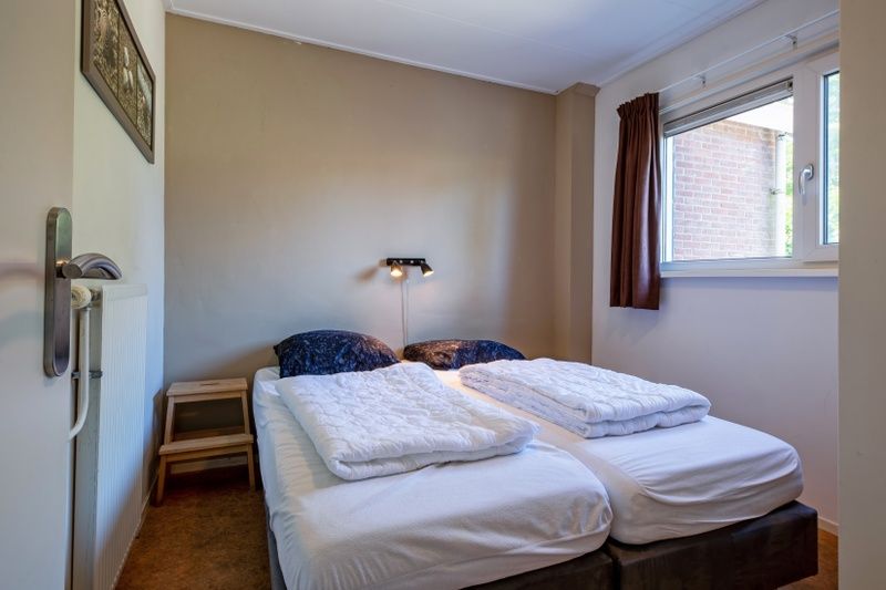 Komfortables Schlafzimmer im Ferienhaus Slufterhoek 132, De Cocksdorp, Texel, mit Doppelbett