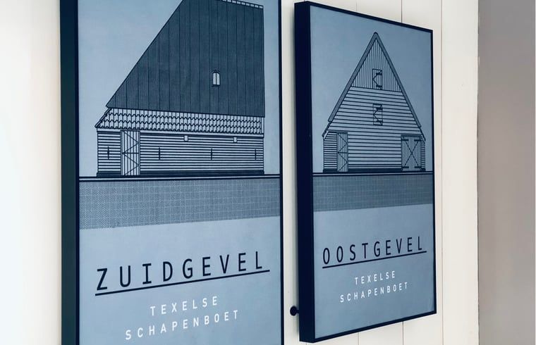 Architektonische Drucke in einem Ferienhaus in De Cocksdorp, Texel, mit Details eines Schafstalls.