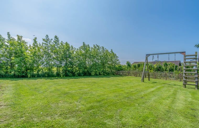 Gruene Umgebung rund um das Ferienhaus in De Cocksdorp Texel fuer Entspannung und Ruhe.