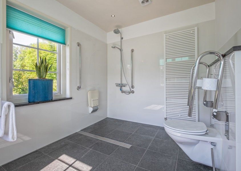 Geraeumige begehbare Dusche im Ferienhaus Paal 86 Texel in De Cocksdorp mit modernen Annehmlichkeiten.