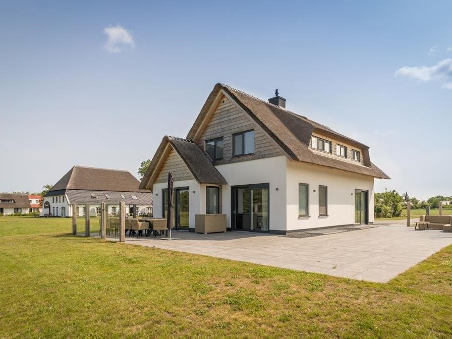 Guest house 0101778 - Holiday property Texel - F-Luxe villa met wellness