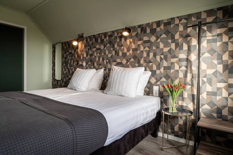 Guest house 0101821 - Holiday property Texel - Tweepersoonskamer met uitzicht op de tuin