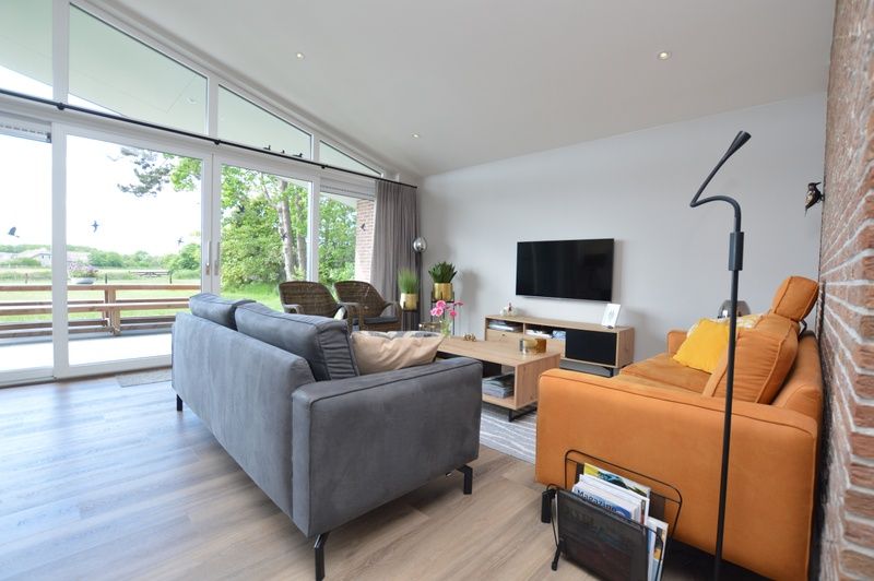 Cozy interior of Orchismient 49 vacation home in De Koog, Texel with comfortable sofas and lots of light.