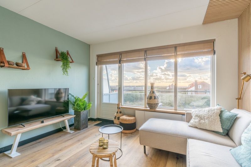 Modernes Wohnzimmer mit bequemem Sofa im Apartment Juliana 140 Insel- und Meerblick, De Koog, Texel.
