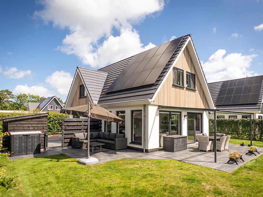 Villa 41 in De Koog, Texel, with sunny terrace and green garden, ideal vacation home on the Wadden Islands.
