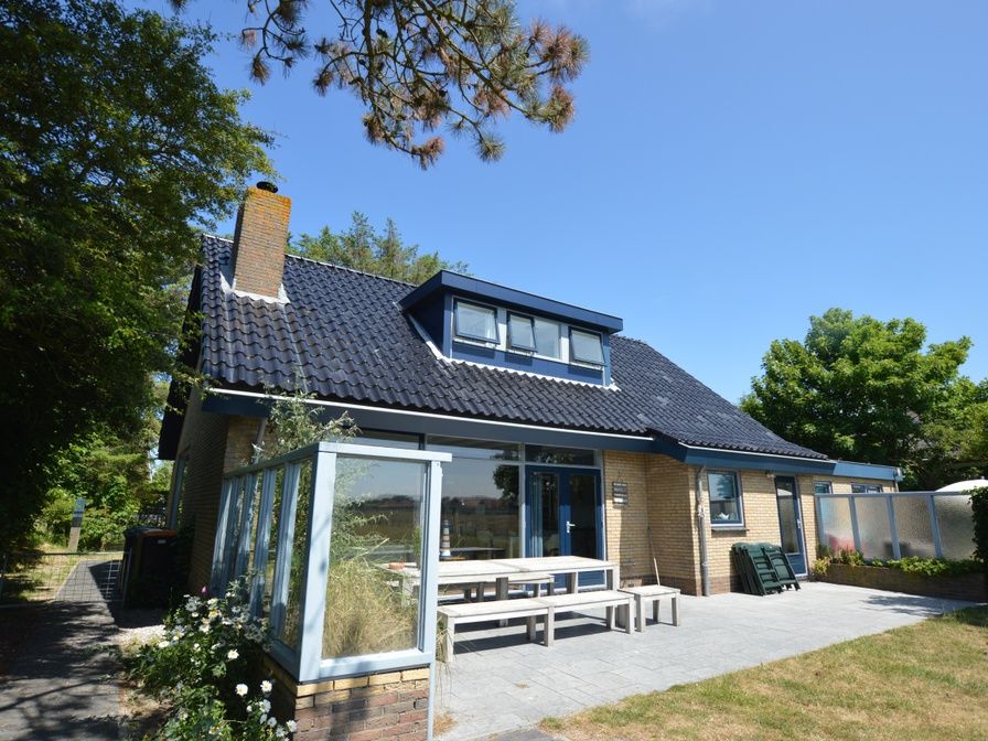Orchismient 45 grosses Ferienhaus in De Koog Texel mit grossem Aussenbereich und Terrasse inmitten der Natur.