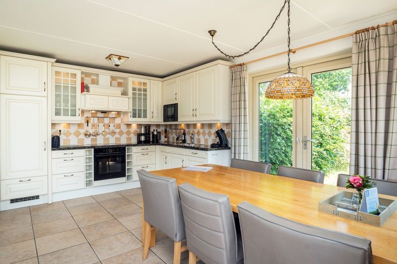Stylish kitchen in Villa, De Koog, Texel with modern appliances and cozy dining area.