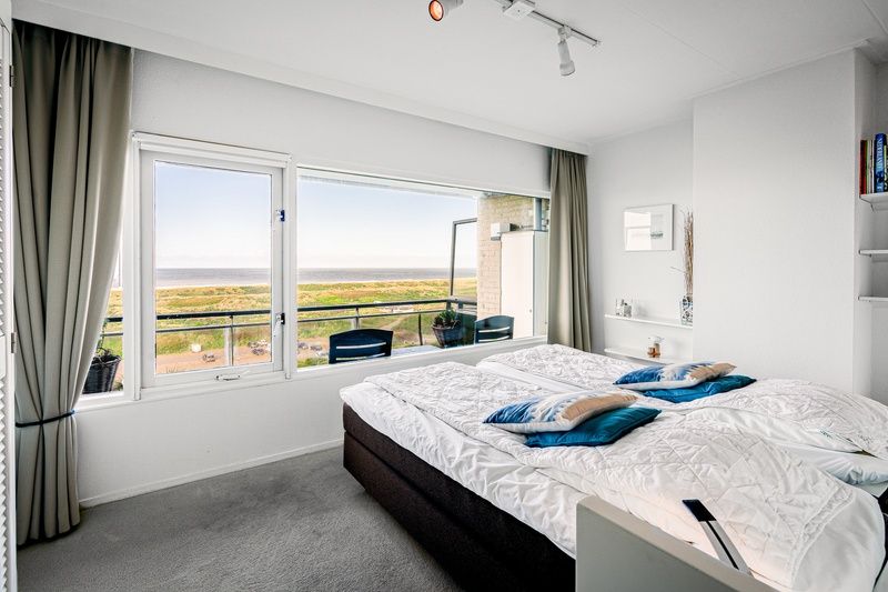 Spacious bedroom with balcony and sea view in Apartment Juliana 160 Zeezicht, located in De Koog, Texel.