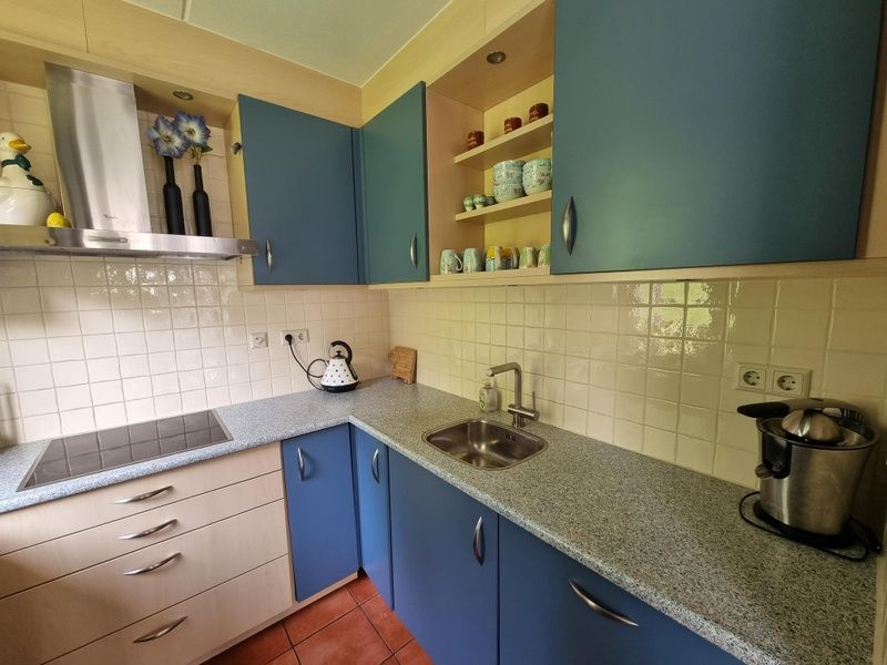 Fully equipped kitchen in Residence California - Geborchenheit - 361, vacation home on Texel, with blue cabinets.