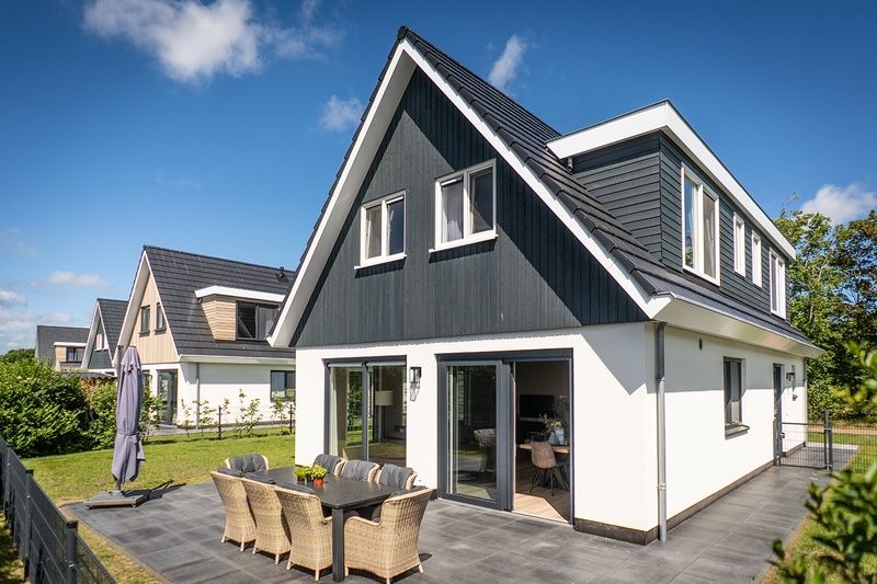 Villa 17 in De Koog, Texel offers an inviting terrace with luxurious garden furniture and stunning views of the surroundings.