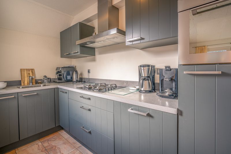Modern kitchen in vacation home Honeysuckle 81, De Koog, Texel with all the necessary equipment for a comfortable stay on the Wadden Islands.