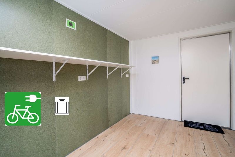 Practical storage room in Orchismient 14 vacation home De Koog Texel with bike charging point and plenty of storage space.