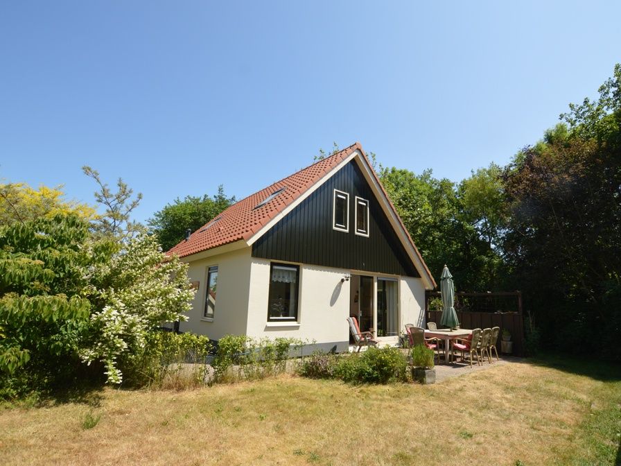 Vacation home 7K in De Koog, Texel with sunny garden and terrace, ideal for relaxing stays on the Wadden Islands.