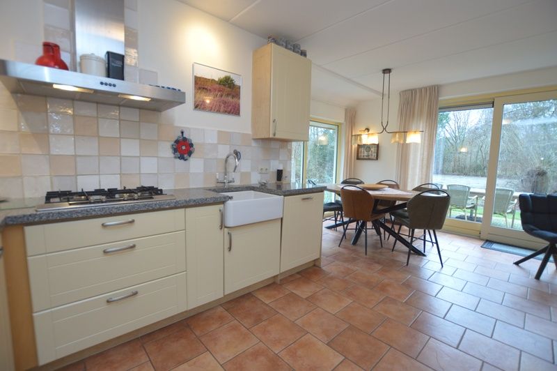 Spacious kitchen and dining area in Holiday home 7K, De Koog, Texel overlooking nature, ideal for culinary lovers.