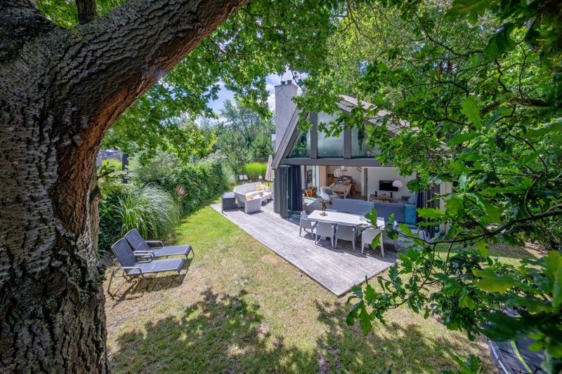 Luxury vacation home Park Duynzoom - Villa Duynzoom, De Koog, Texel, with sunny terrace and natural surroundings.