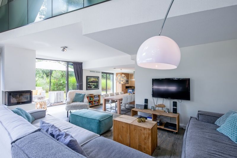 Cozy living space in Park Duynzoom - Villa Duynzoom, Texel, with open kitchen and spacious sitting area.