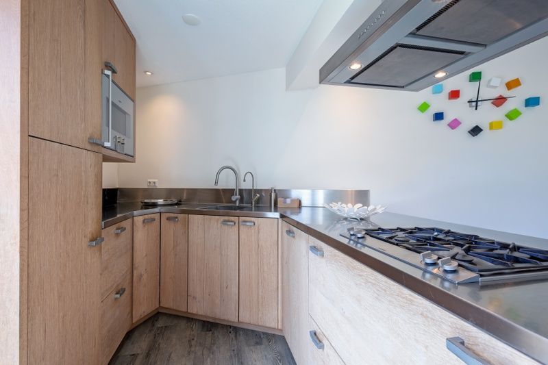 Fully equipped kitchen in Park Duynzoom - Villa Duynzoom, De Koog, Texel, with modern appliances.