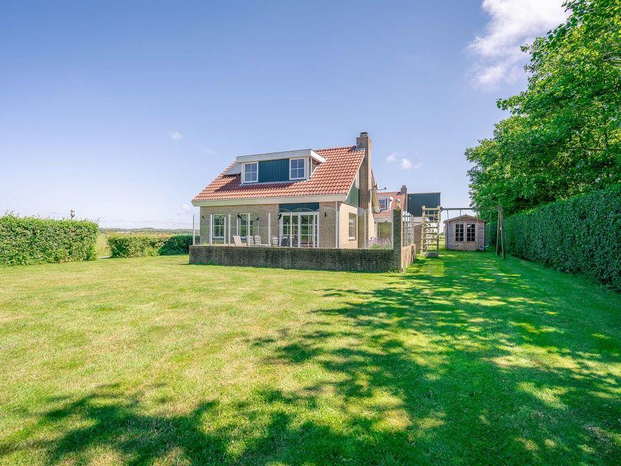 Maaikeduinweg 13 vacation home in De Koog, Texel with spacious garden and terrace, ideal for a relaxing stay on the Wadden Islands.