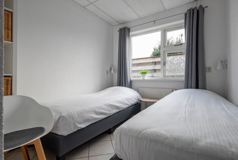 Second bedroom in Riddertje vacation home, De Koog, Texel. Comfortably furnished for a relaxing stay.