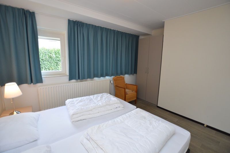 Bright bedroom with double bed in vacation home Orchismient 27, De Koog, Texel.