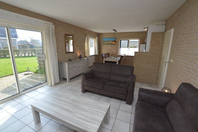Light and airy living room of Holiday home Stappeland 207 in De Koog, Texel overlooking the garden.